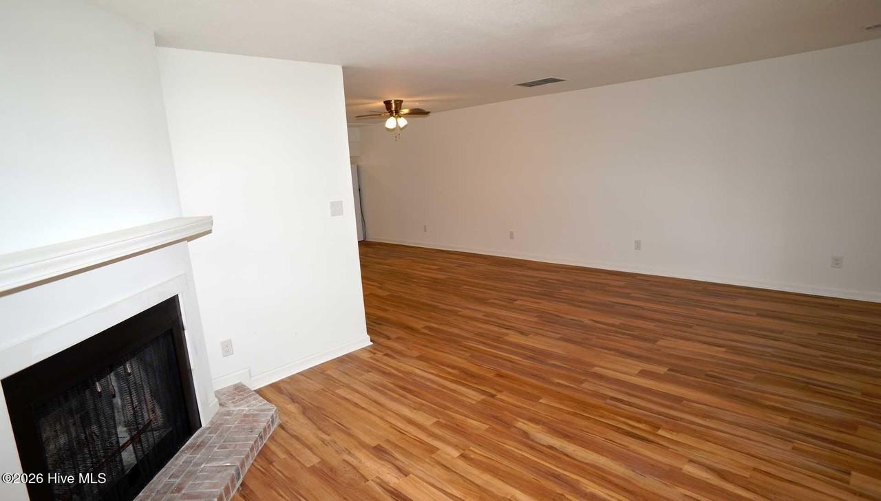 108 Quarterdeck Townes - Photo 4 of 25