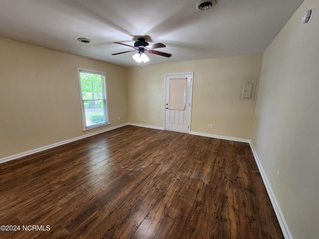 308 Majestic Ln - Photo 4 of 24