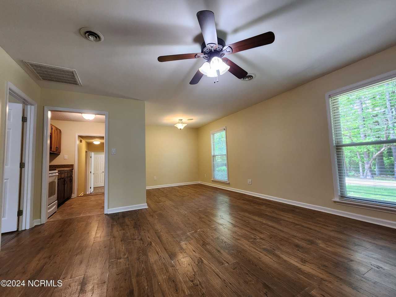 308 Majestic Ln - Photo 5 of 24