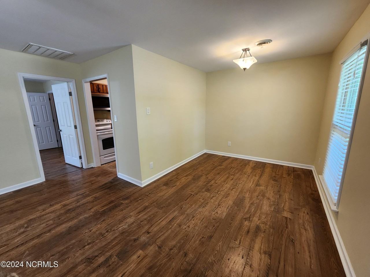 308 Majestic Ln - Photo 6 of 24