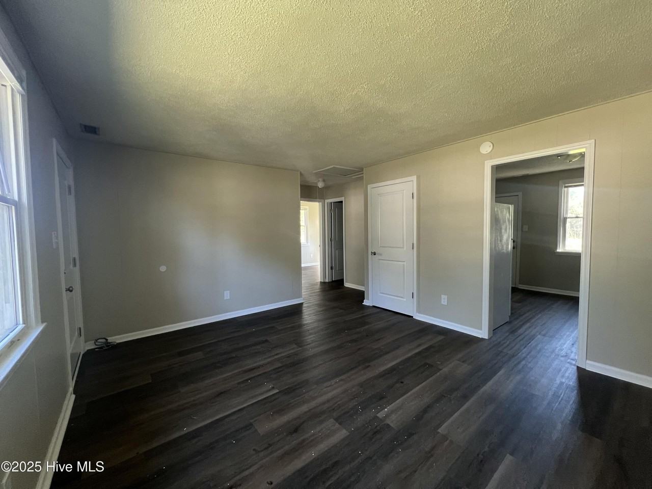 1230 Davis St - Photo 2 of 9