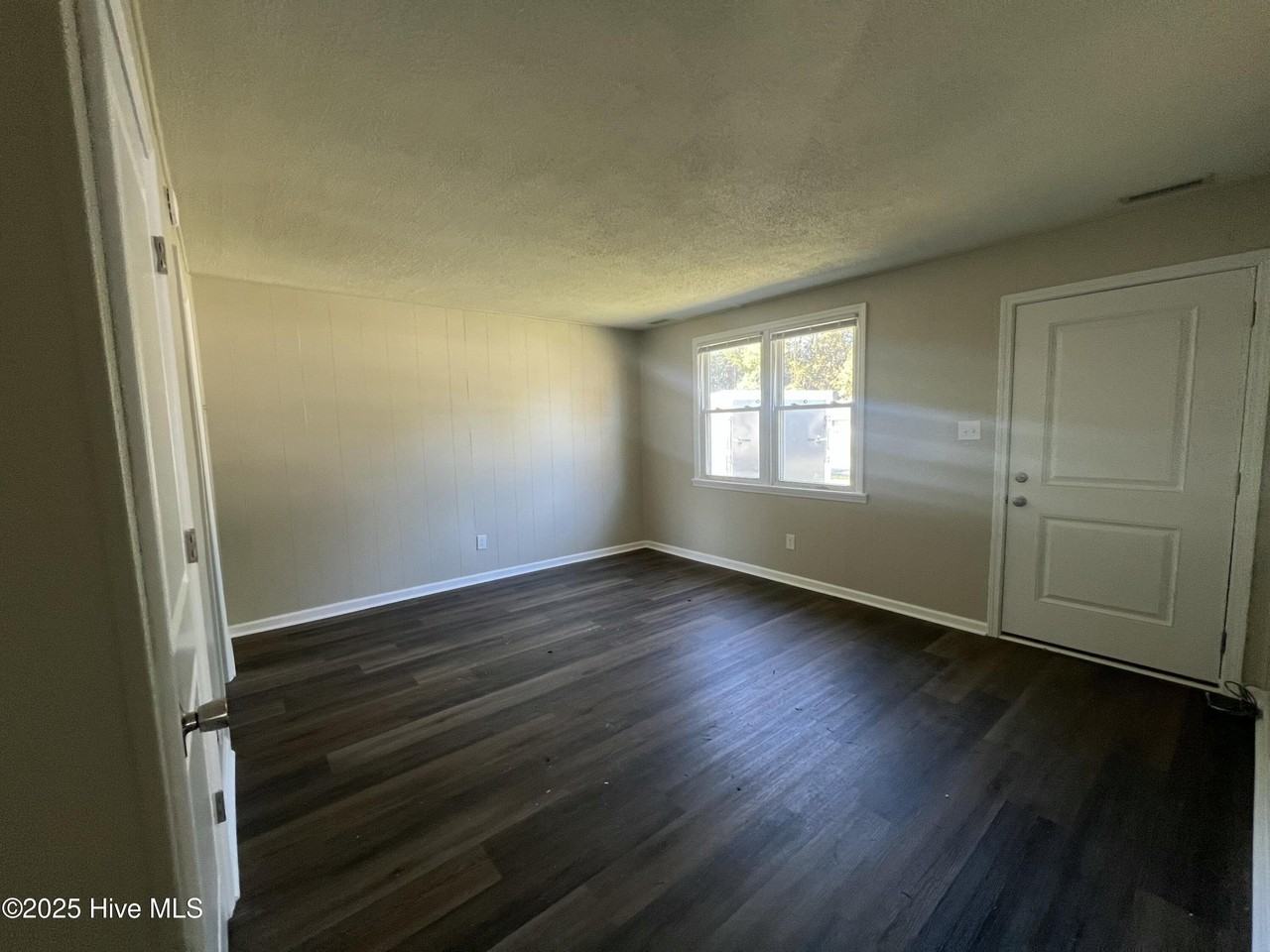 1230 Davis St - Photo 3 of 9