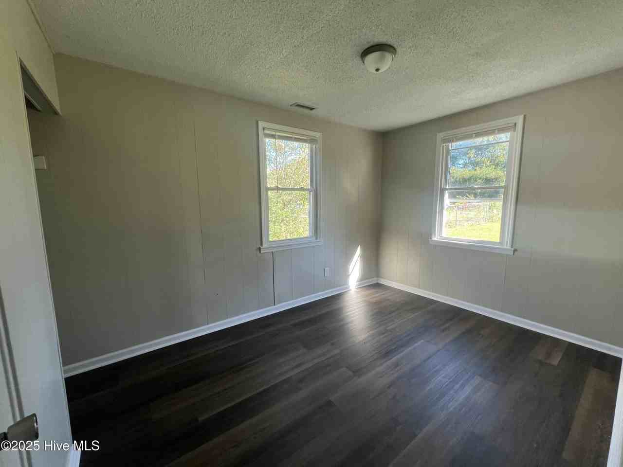 1230 Davis St - Photo 6 of 9