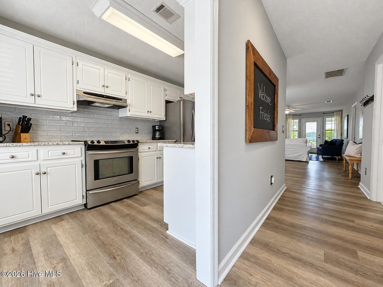 16 Summit Commons Ct - Photo 2 of 39