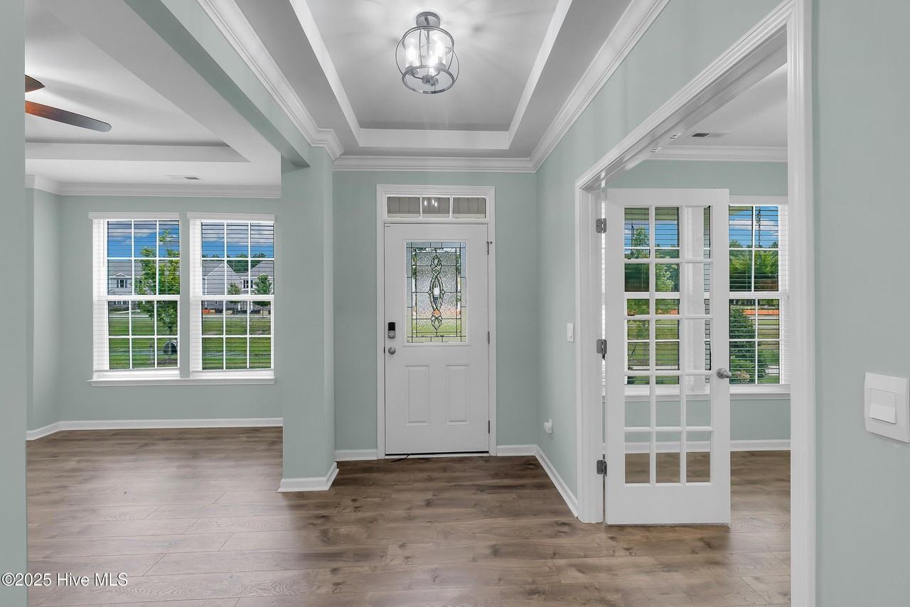 1011 Yellowwood Aly - Photo 2 of 37