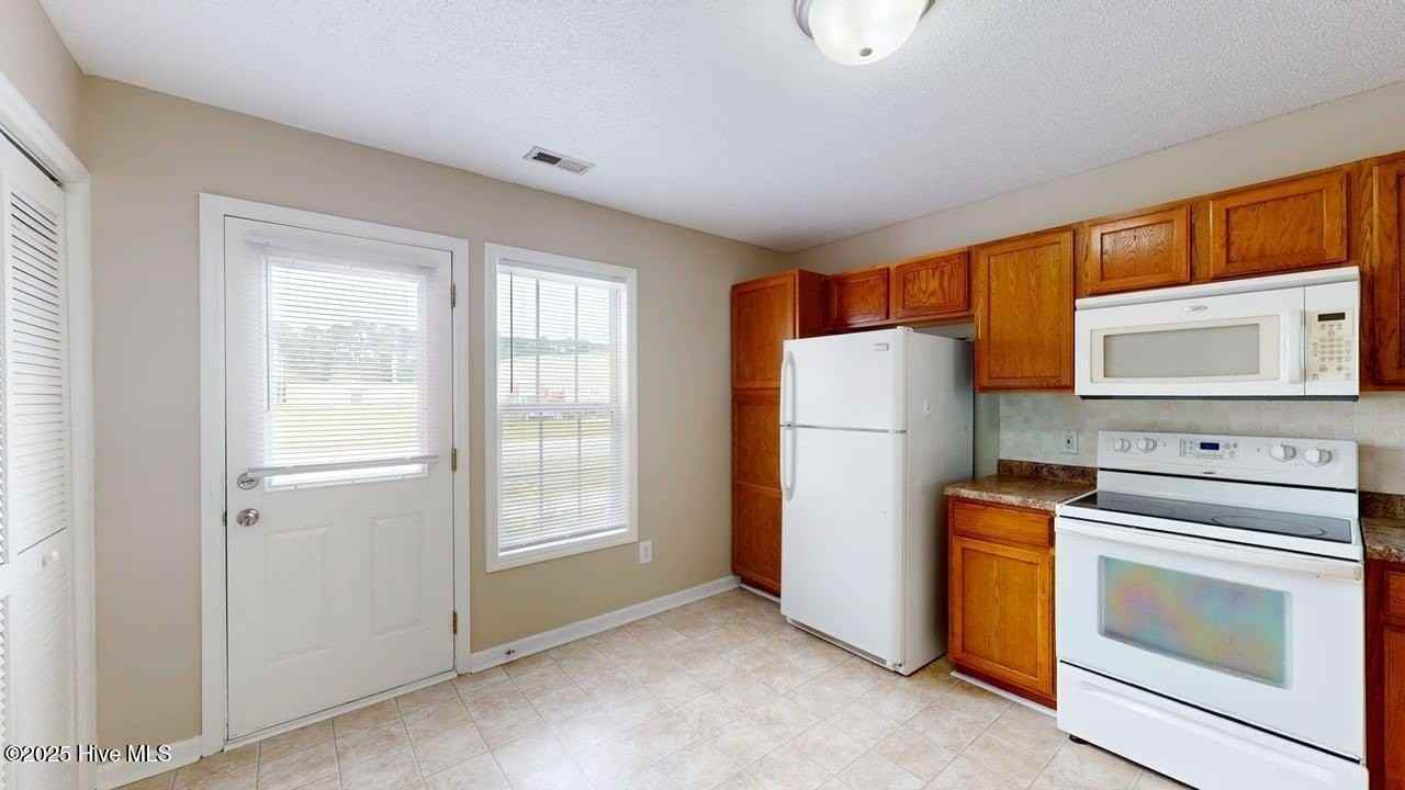 150 Cornerstone Pl - Photo 7 of 27