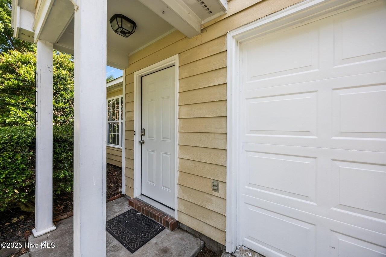 614 S Hampton Dr - Photo 2 of 23