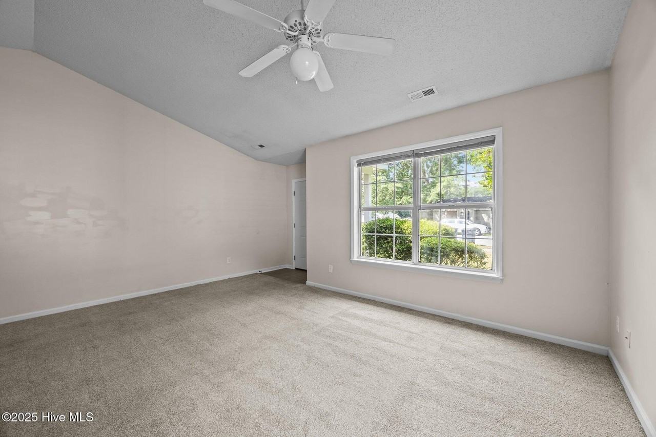 614 S Hampton Dr - Photo 4 of 23