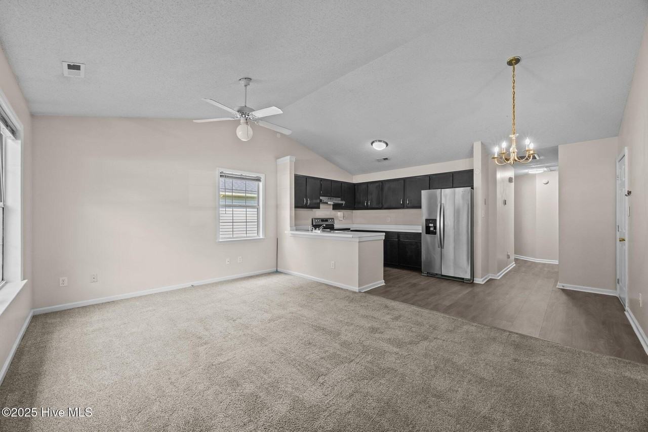 614 S Hampton Dr - Photo 6 of 23
