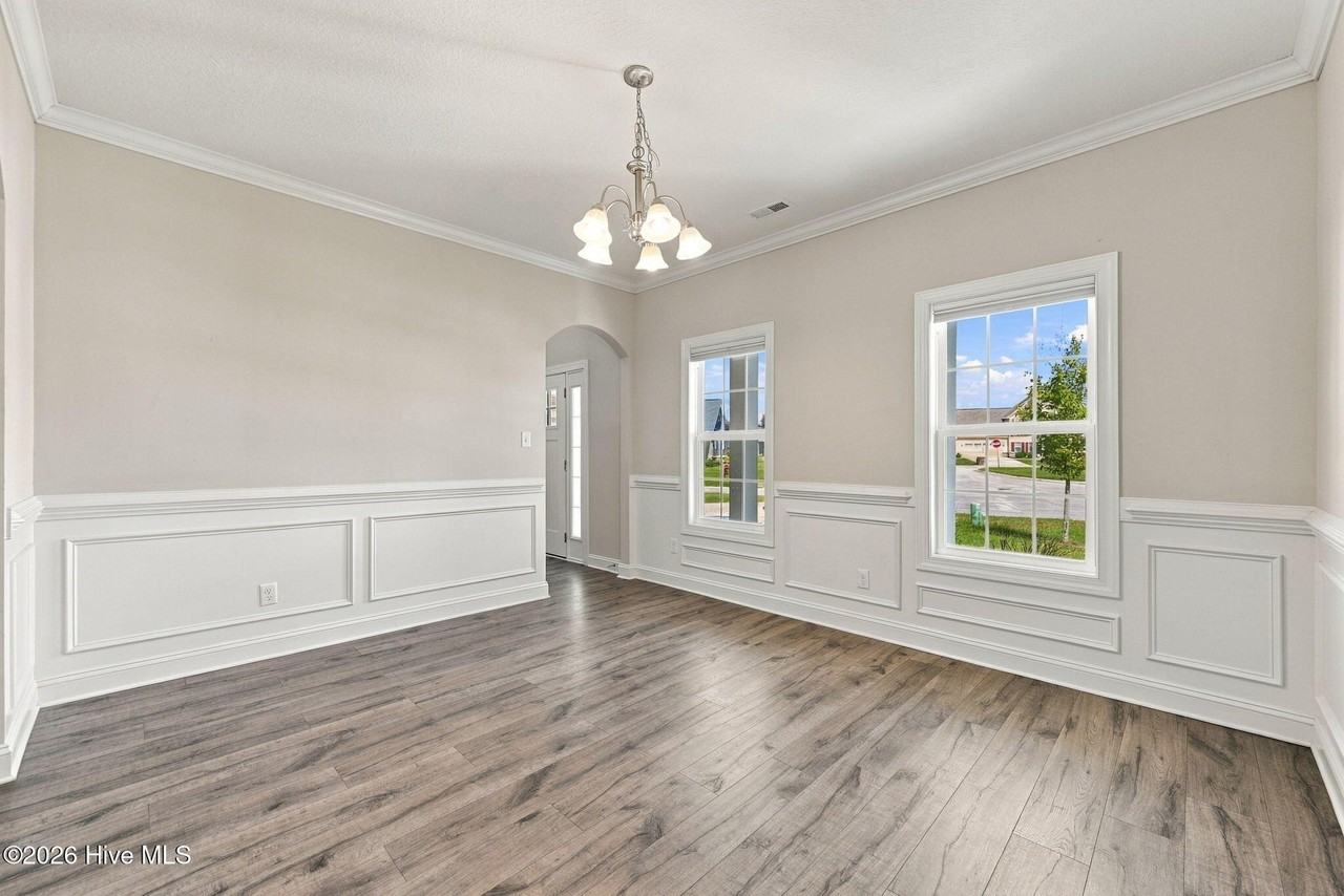 704 Drew Ct - Photo 7 of 37