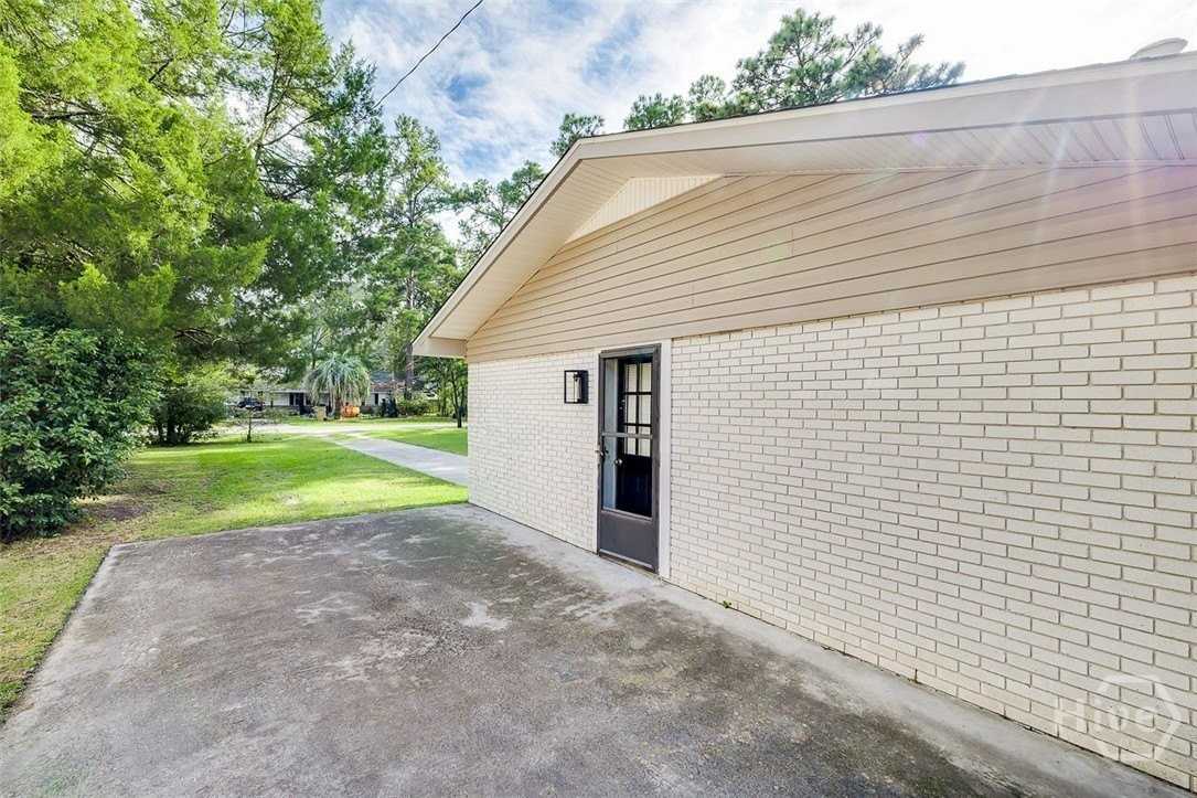122 Westwood Dr - Photo 4 of 18