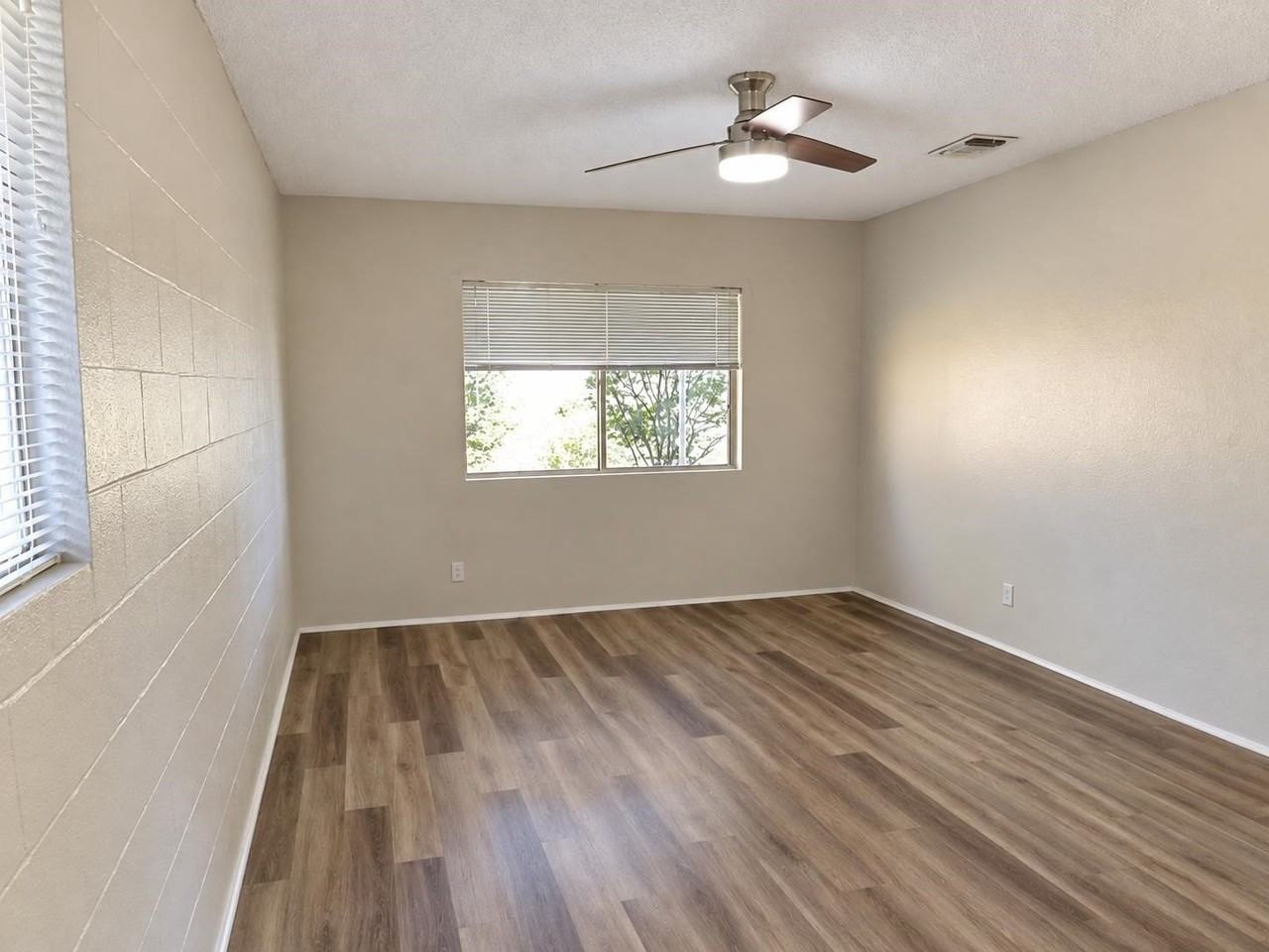 1635B River Oaks Dr - Photo 2 of 6