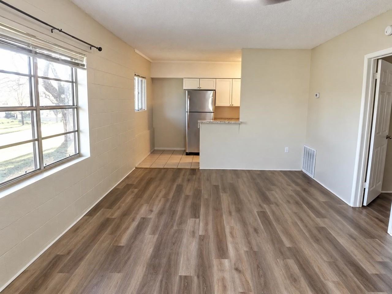 1635B River Oaks Dr - Photo 5 of 6