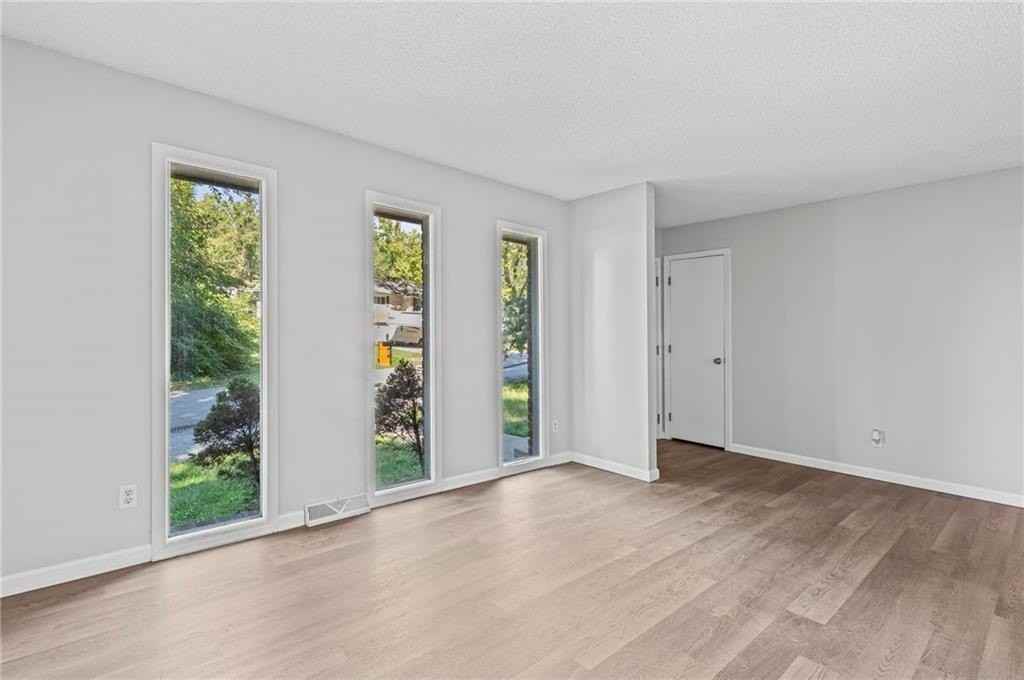 5711 Nw Lilac Ct - Photo 3 of 26