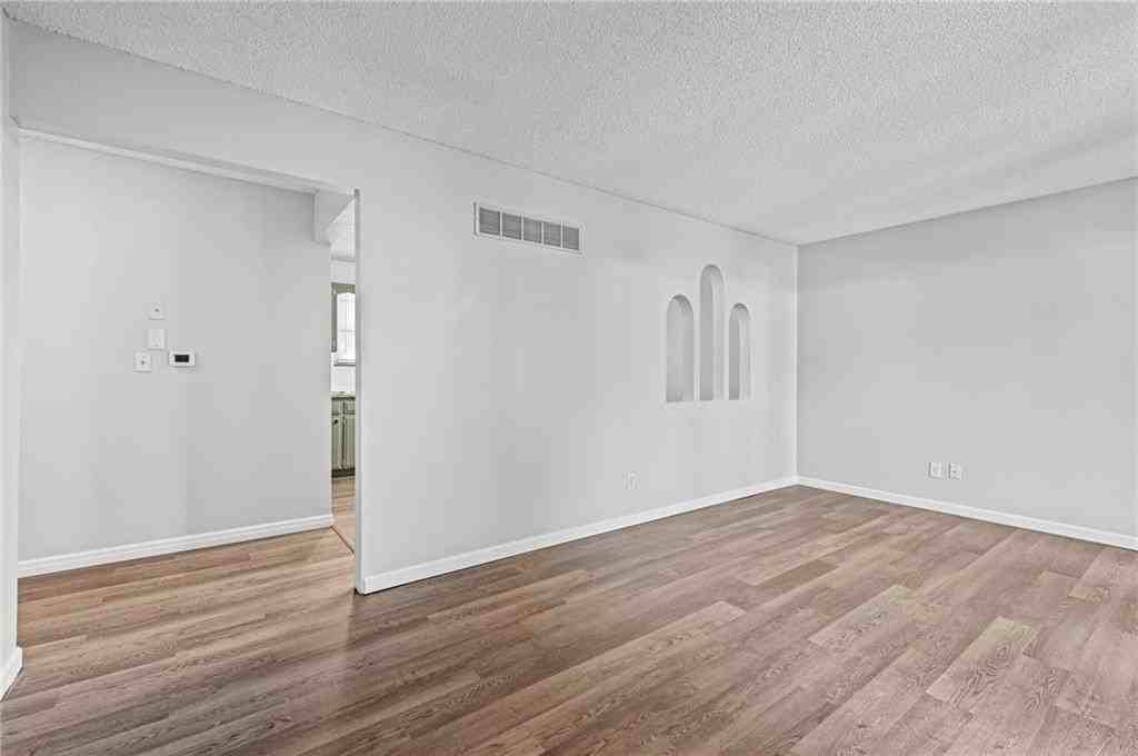 5711 Nw Lilac Ct - Photo 5 of 26