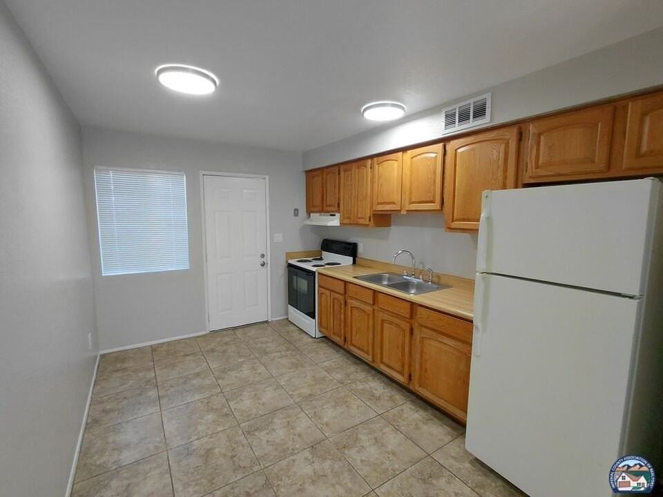 644 W Commercial Ave #2 - Photo 3 of 10