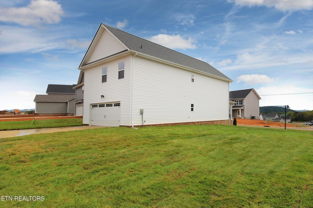 6280 Silent Bell Ave - Photo 3 of 36