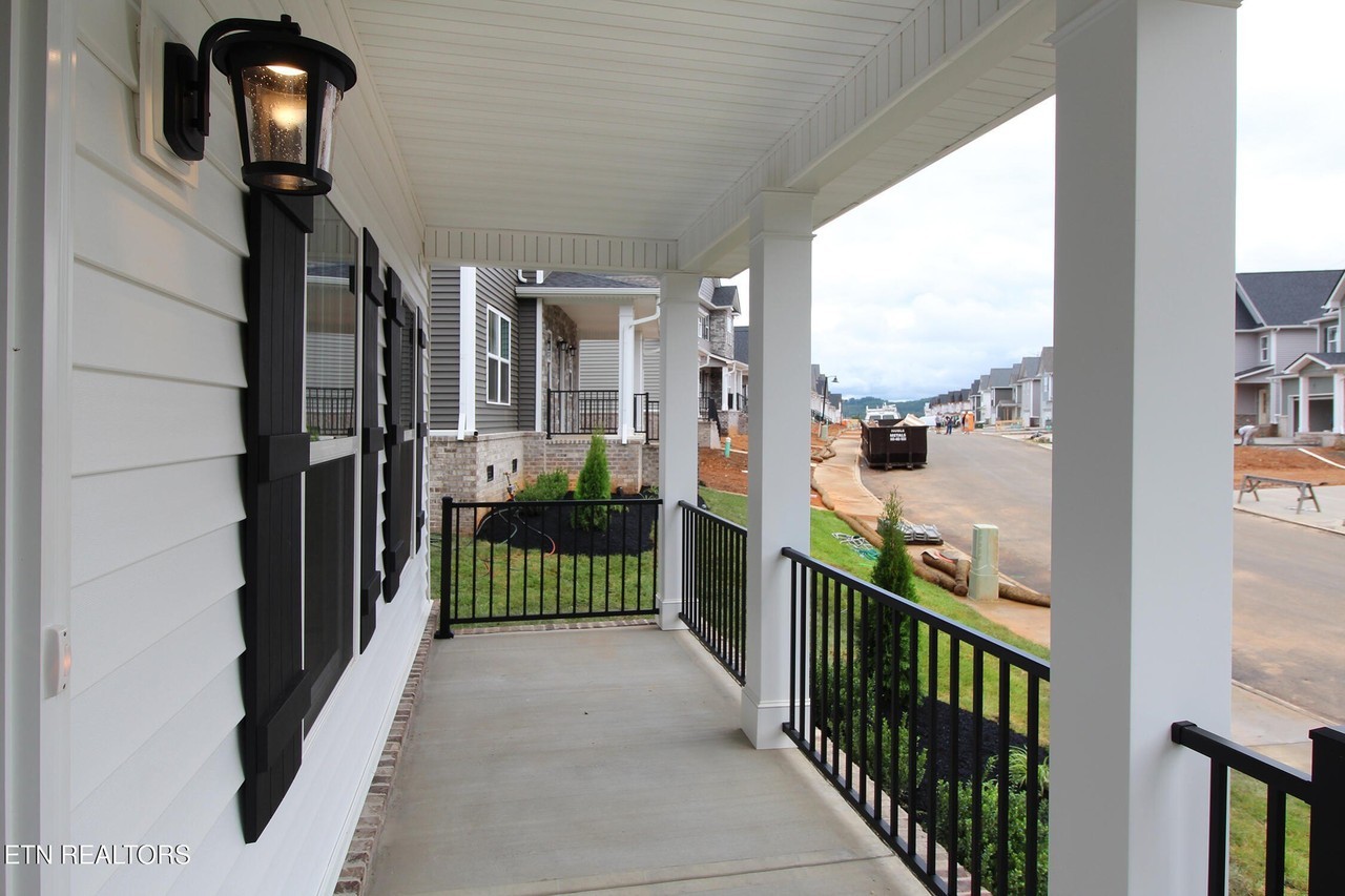 6280 Silent Bell Ave - Photo 4 of 36