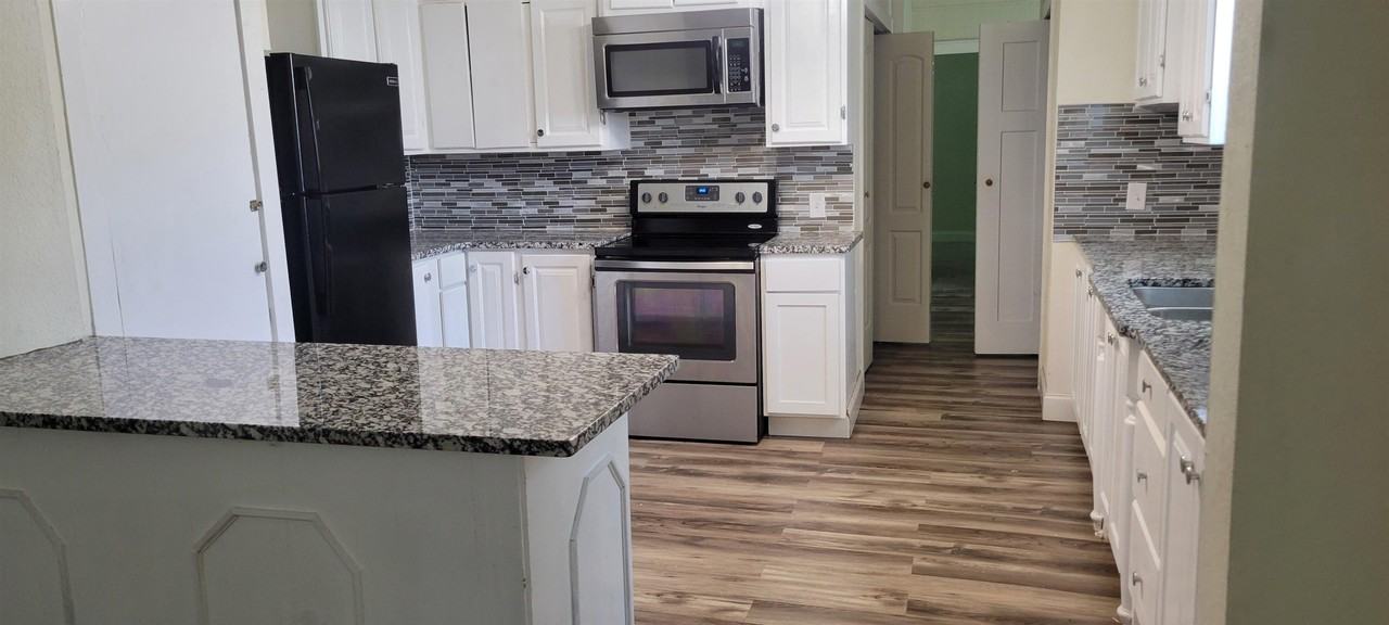 1002 Morrison St - Photo 3 of 16