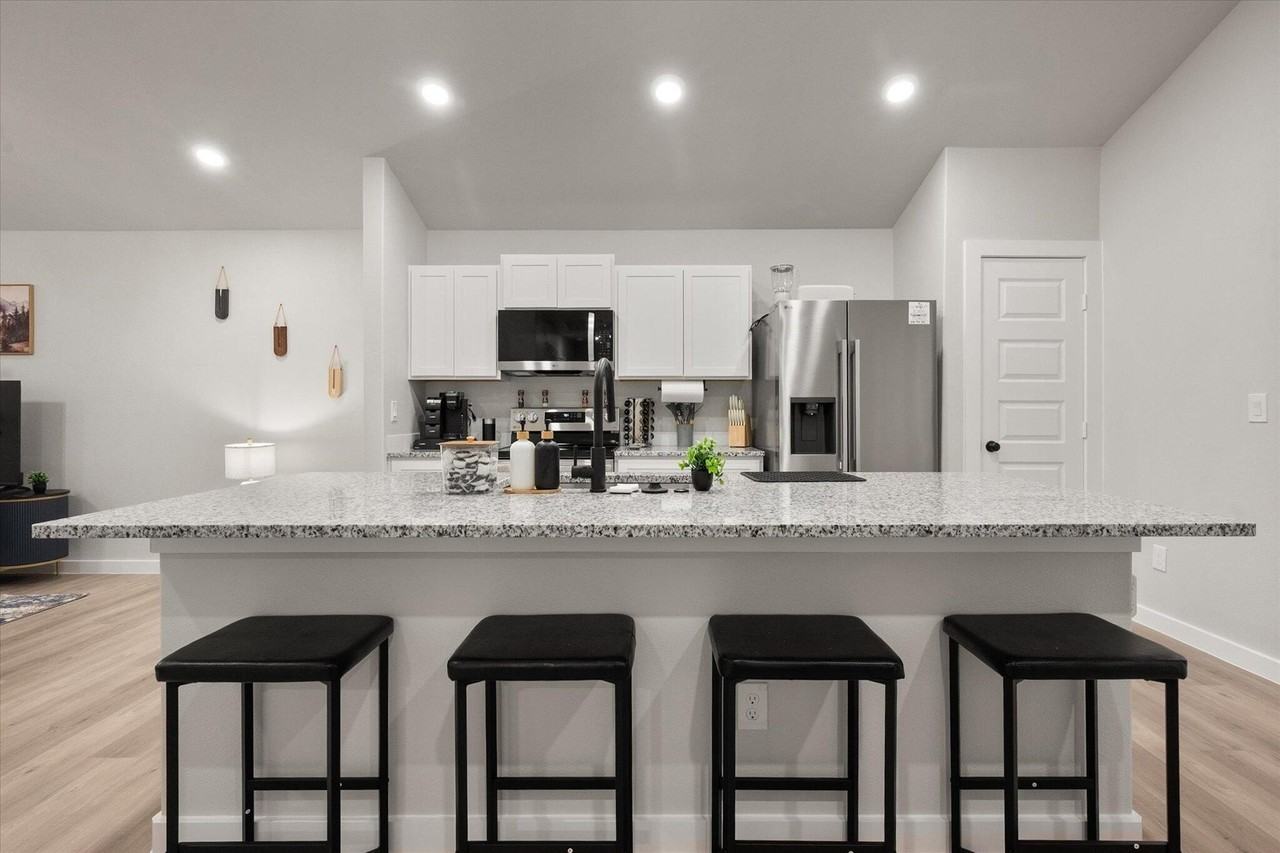 7220 35th St - Photo 3 of 16