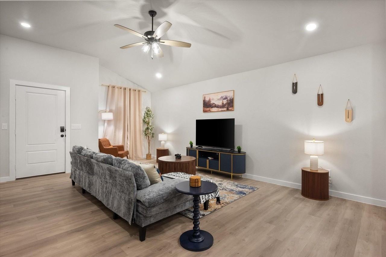 7220 35th St - Photo 5 of 16