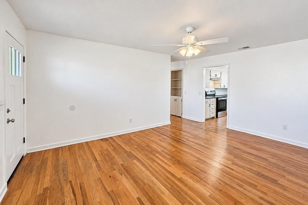 2519 40th St - Photo 2 of 17