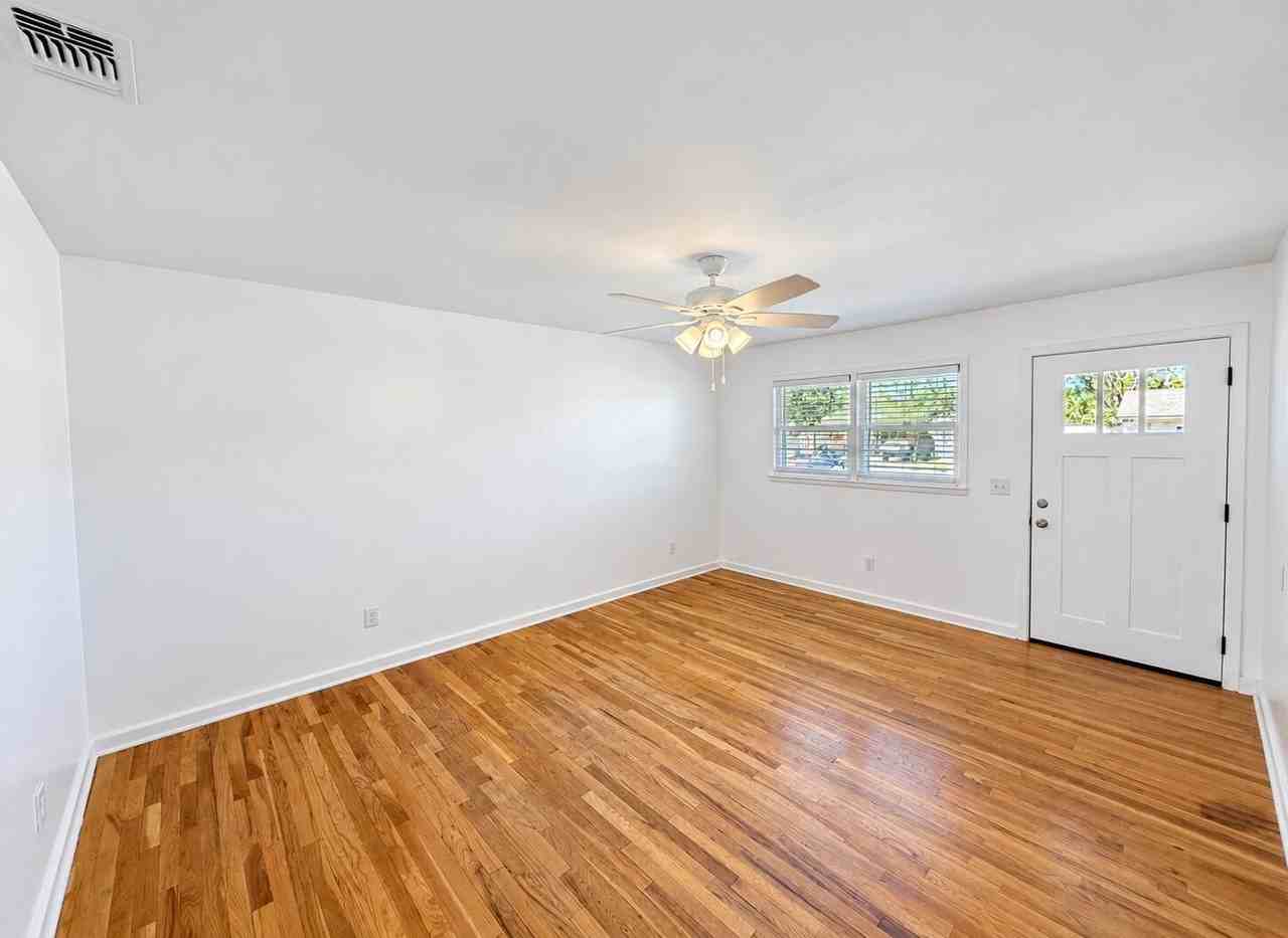 2519 40th St - Photo 3 of 17