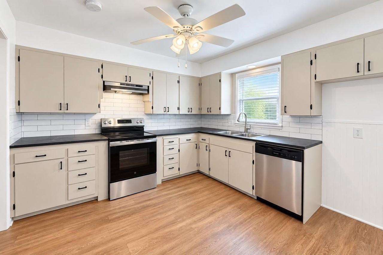 2519 40th St - Photo 5 of 17