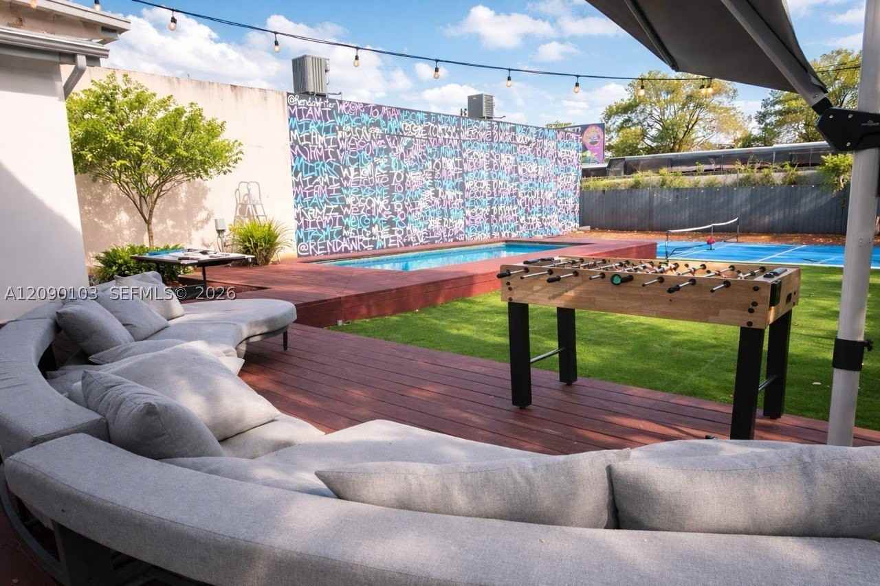 187 Nw 53rd St - Photo 2 of 13