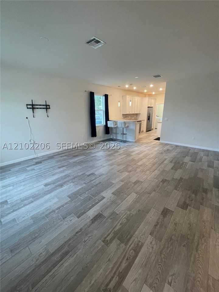 4860 Eucalyptus Dr #1 - Photo 3 of 29