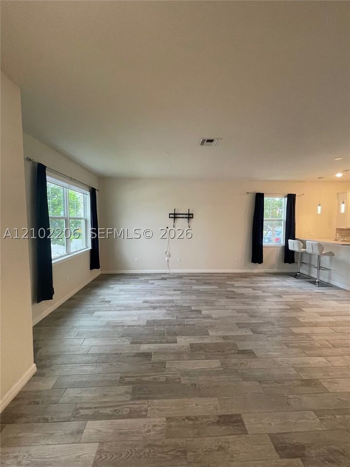 4860 Eucalyptus Dr #1 - Photo 4 of 29