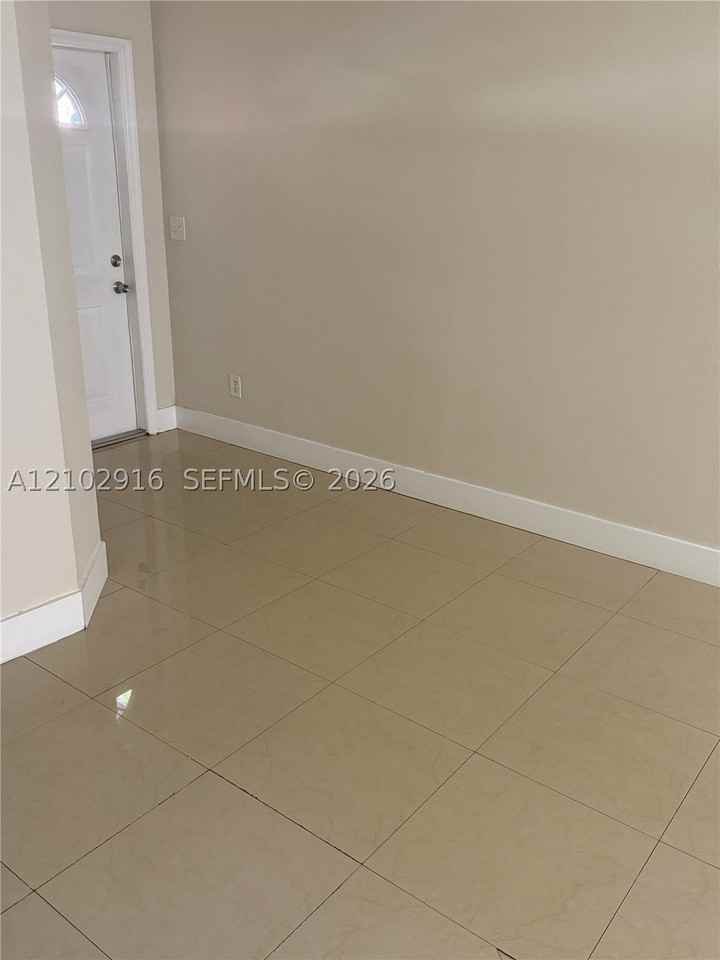 124 Sw 16th Ave - Photo 2 of 16