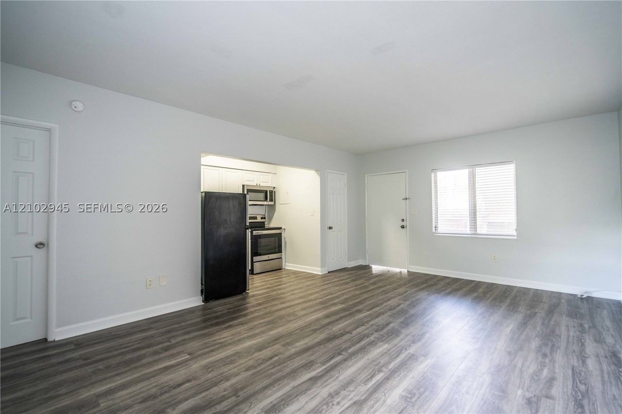 460 Ne 82nd Ter #3 - Photo 4 of 11