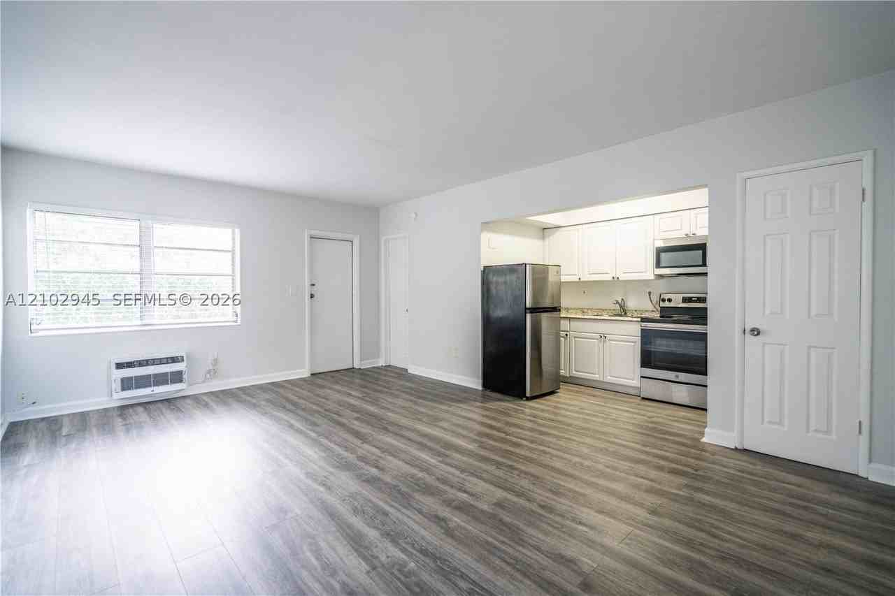 460 Ne 82nd Ter #3 - Photo 5 of 11