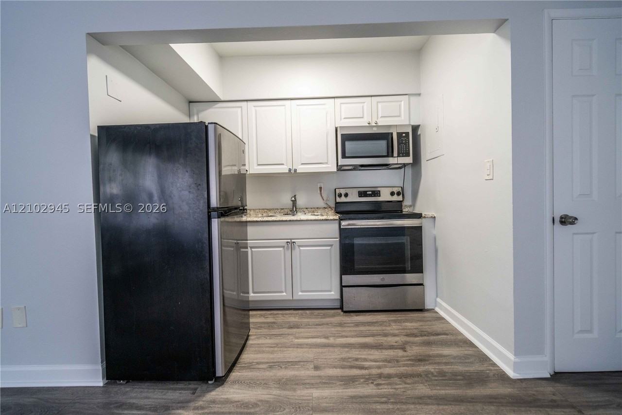 460 Ne 82nd Ter #3 - Photo 6 of 11
