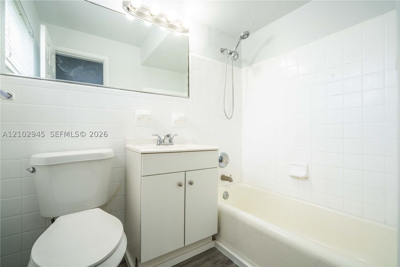 460 Ne 82nd Ter #3 - Photo 7 of 11