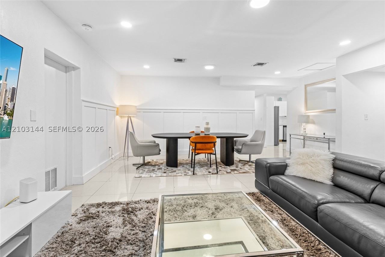 1195 Ne 147th St - Photo 2 of 43