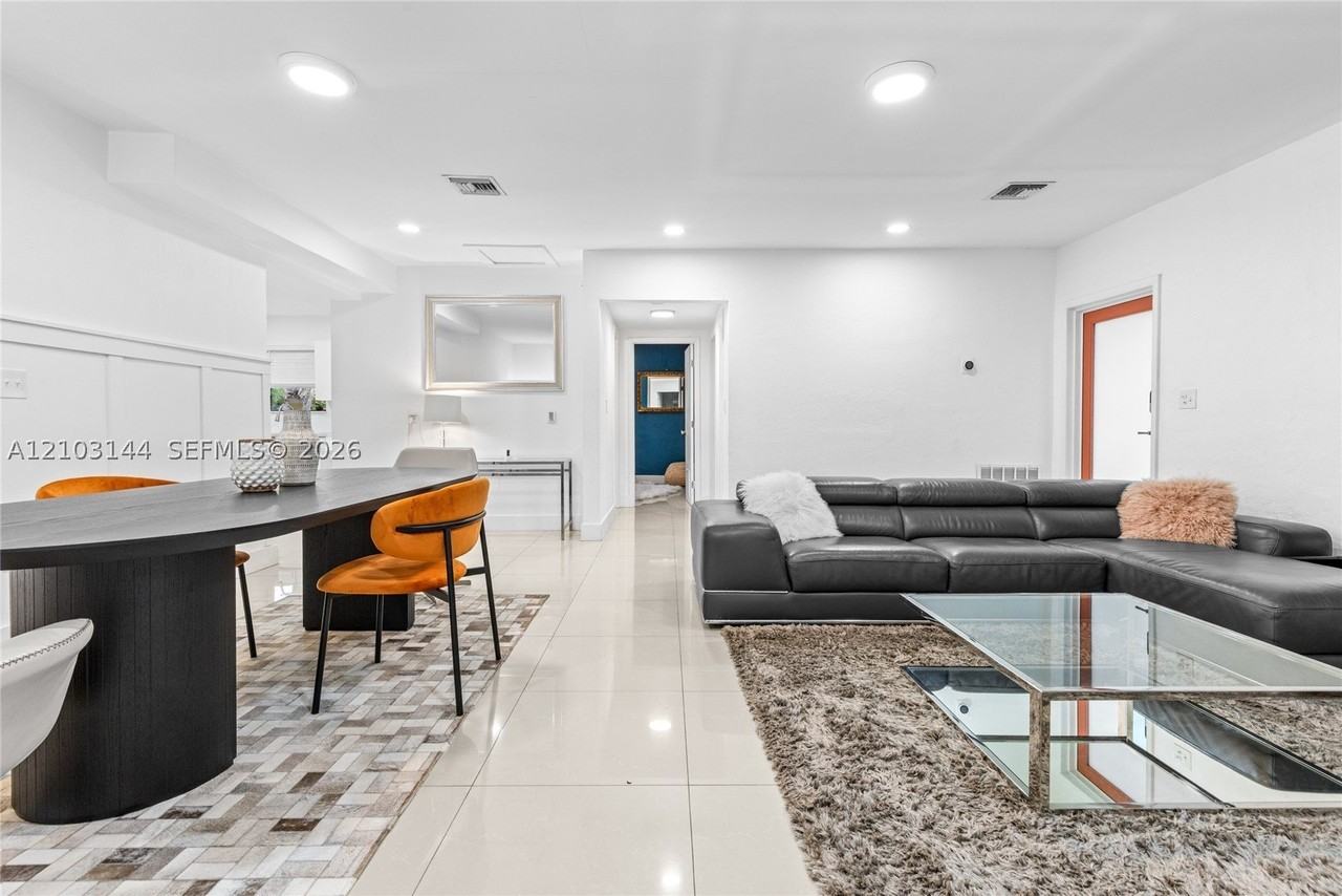 1195 Ne 147th St - Photo 5 of 43