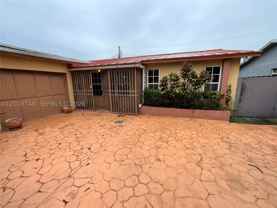 8837 N Crescent Dr - Photo 1 of 1
