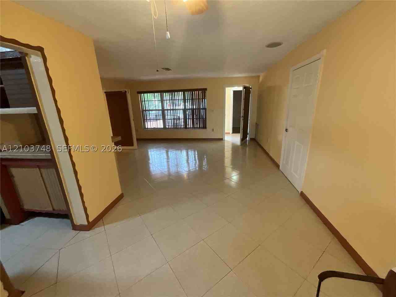 8837 N Crescent Dr - Photo 3 of 20