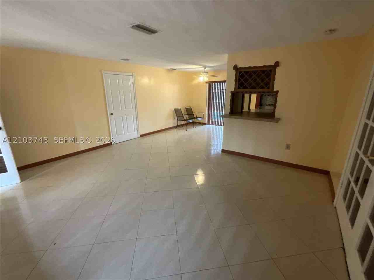 8837 N Crescent Dr - Photo 4 of 20