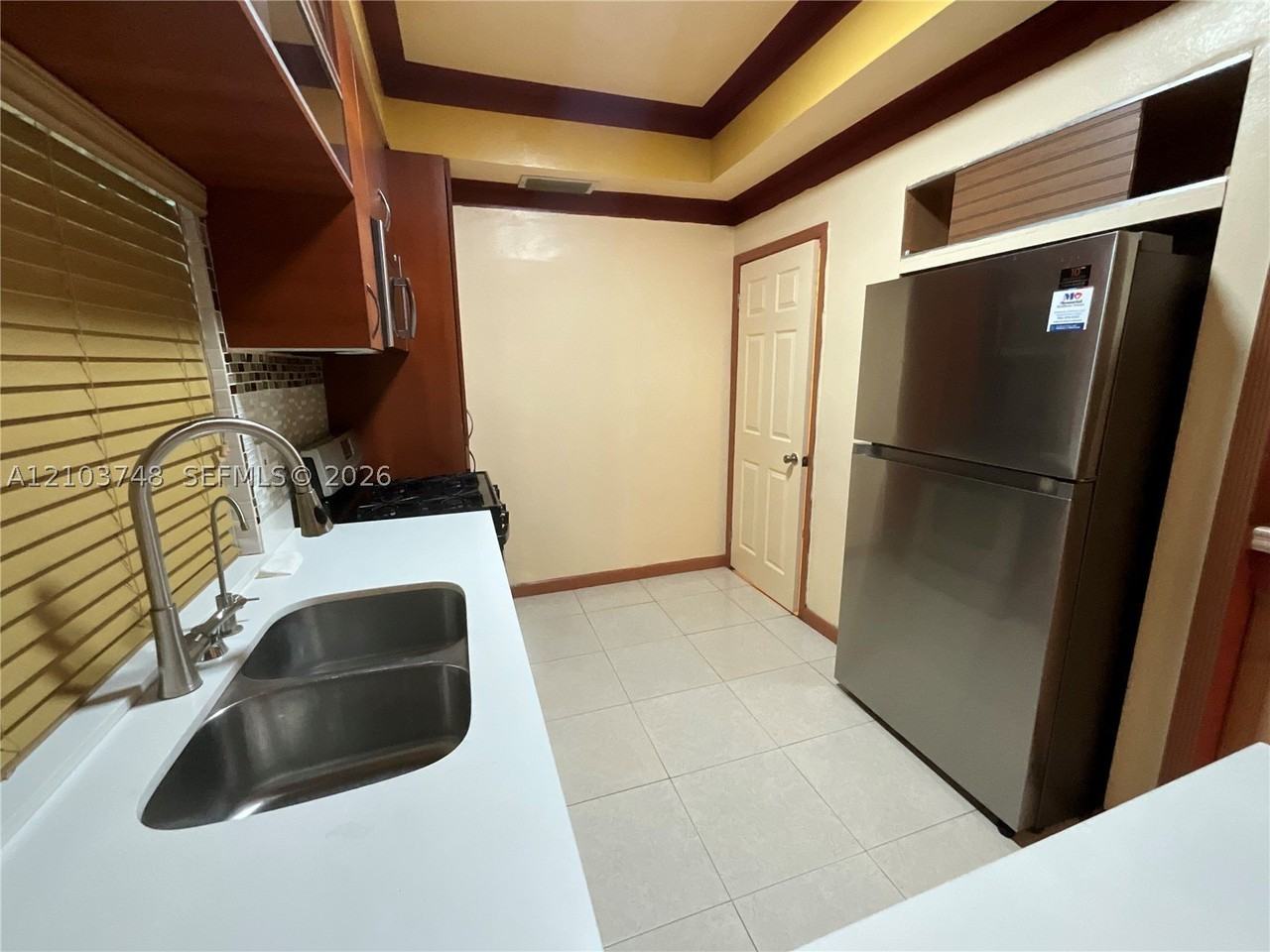 8837 N Crescent Dr - Photo 7 of 20