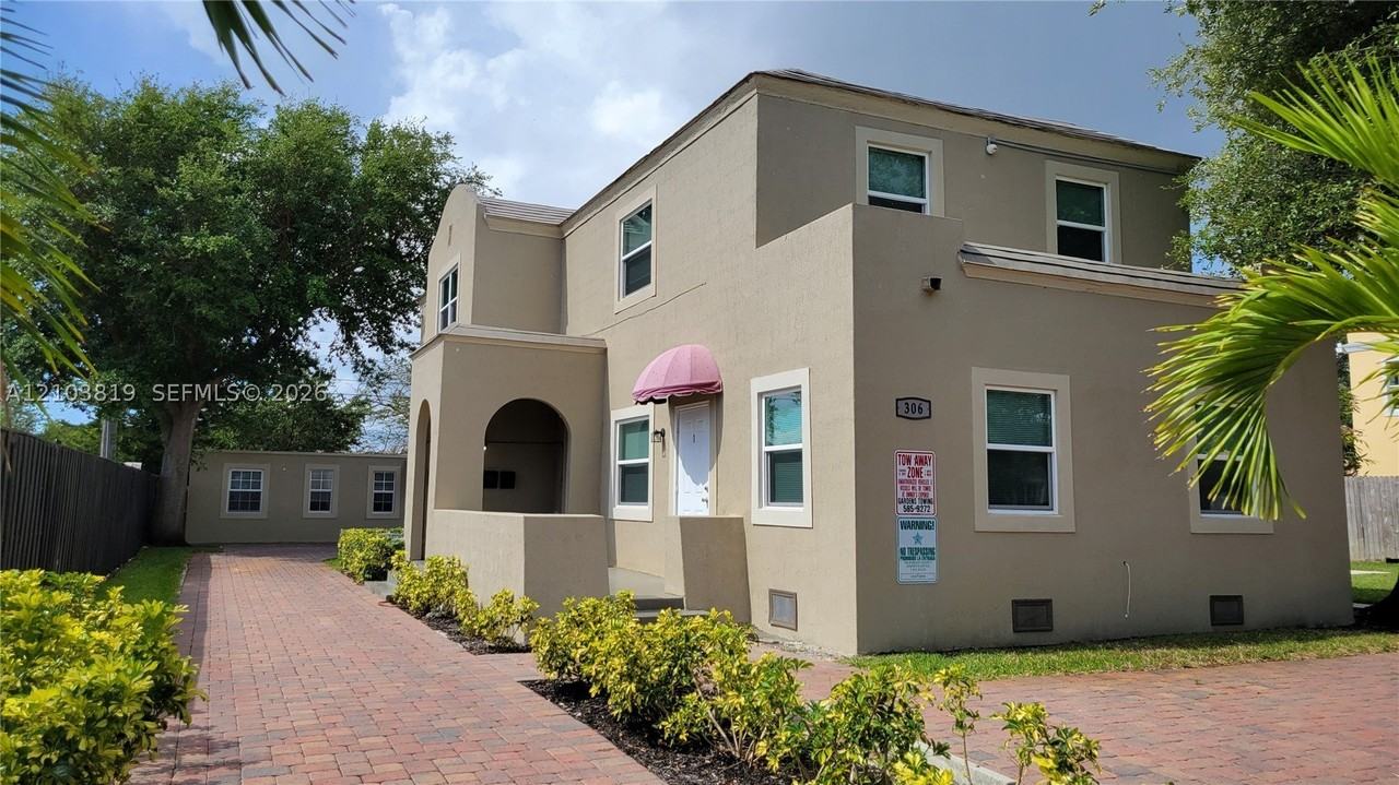 306 Hawthorne Dr #2