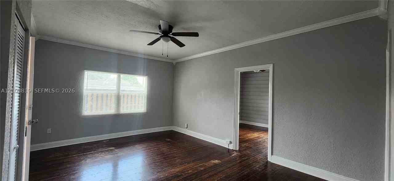 306 Hawthorne Dr #2 - Photo 2 of 9