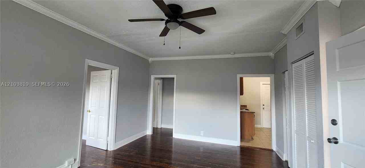 306 Hawthorne Dr #2 - Photo 3 of 9