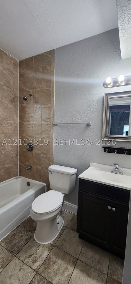 306 Hawthorne Dr #2 - Photo 5 of 9