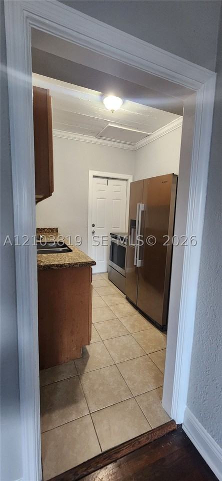 306 Hawthorne Dr #2 - Photo 6 of 9