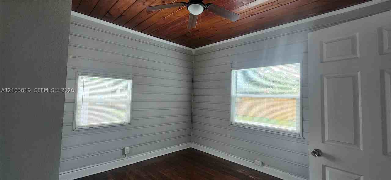 306 Hawthorne Dr #2 - Photo 7 of 9