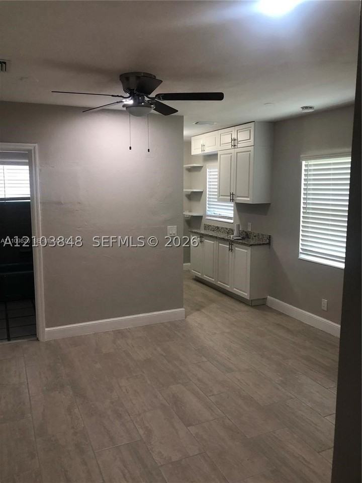 906 Greenbriar Dr #908 - Photo 2 of 11