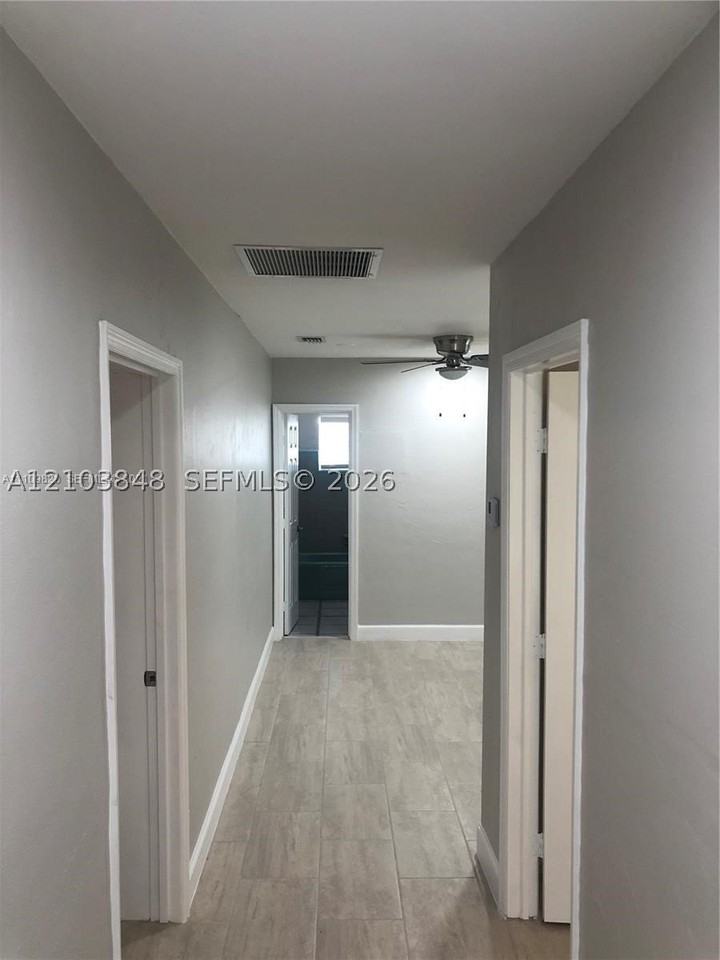 906 Greenbriar Dr #908 - Photo 4 of 11
